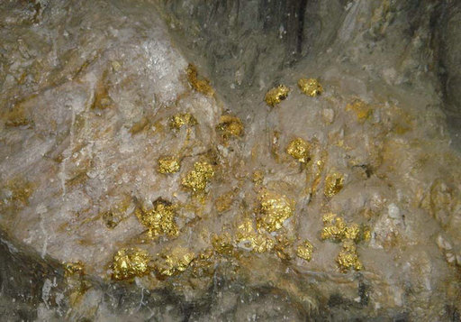阿尔金山金矿图片